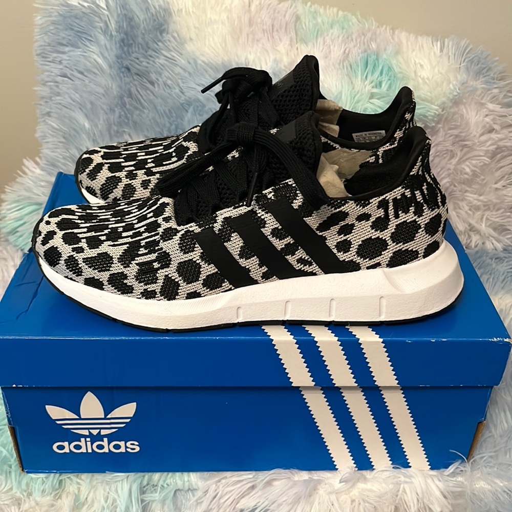 Women’s size 6 brand new shoes